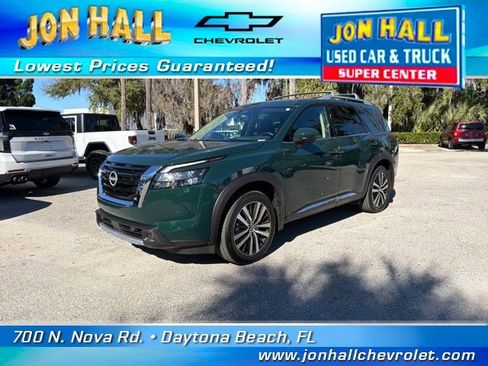 Used 2025 Nissan Pathfinder Platinum w/ Cargo Package image 2