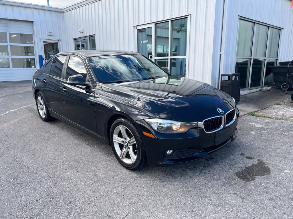 Used 2015 BMW 320i Sedan RWD image 2