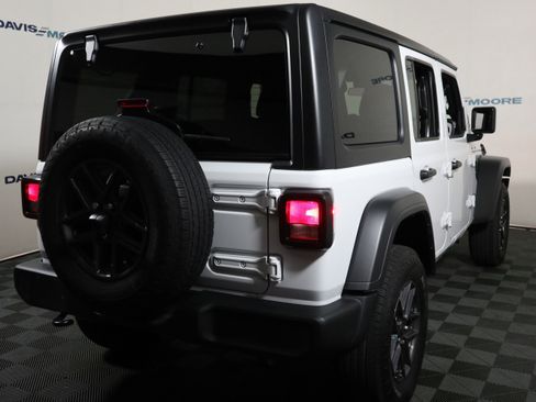 Used 2025 Jeep Wrangler Unlimited Sport AWD/4WD image 6