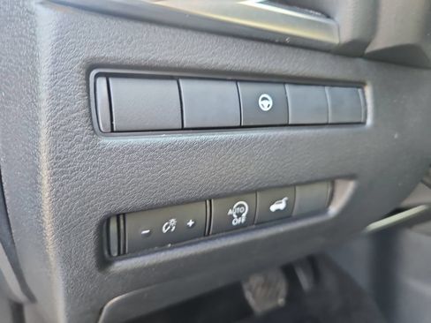 Used 2025 Nissan Rogue SV AWD/4WD image 24