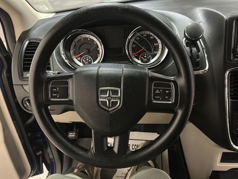 Used 2017 Dodge Grand Caravan SE w/ Power Window Group FWD image 18