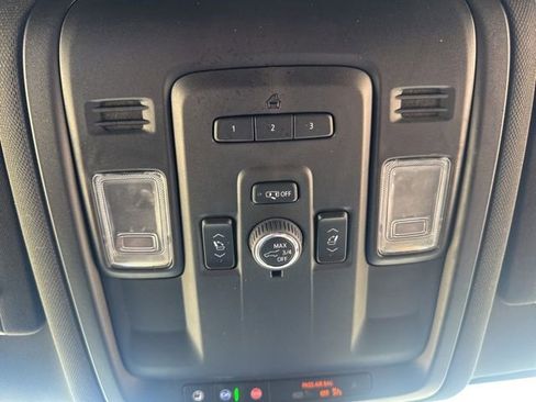Used 2023 Chevrolet Tahoe Z71 w/ Luxury Package AWD/4WD image 15