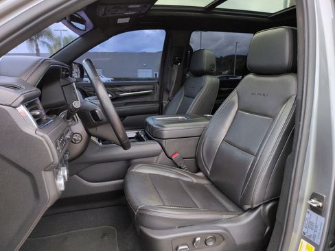 Used 2022 GMC Yukon XL Denali image 16