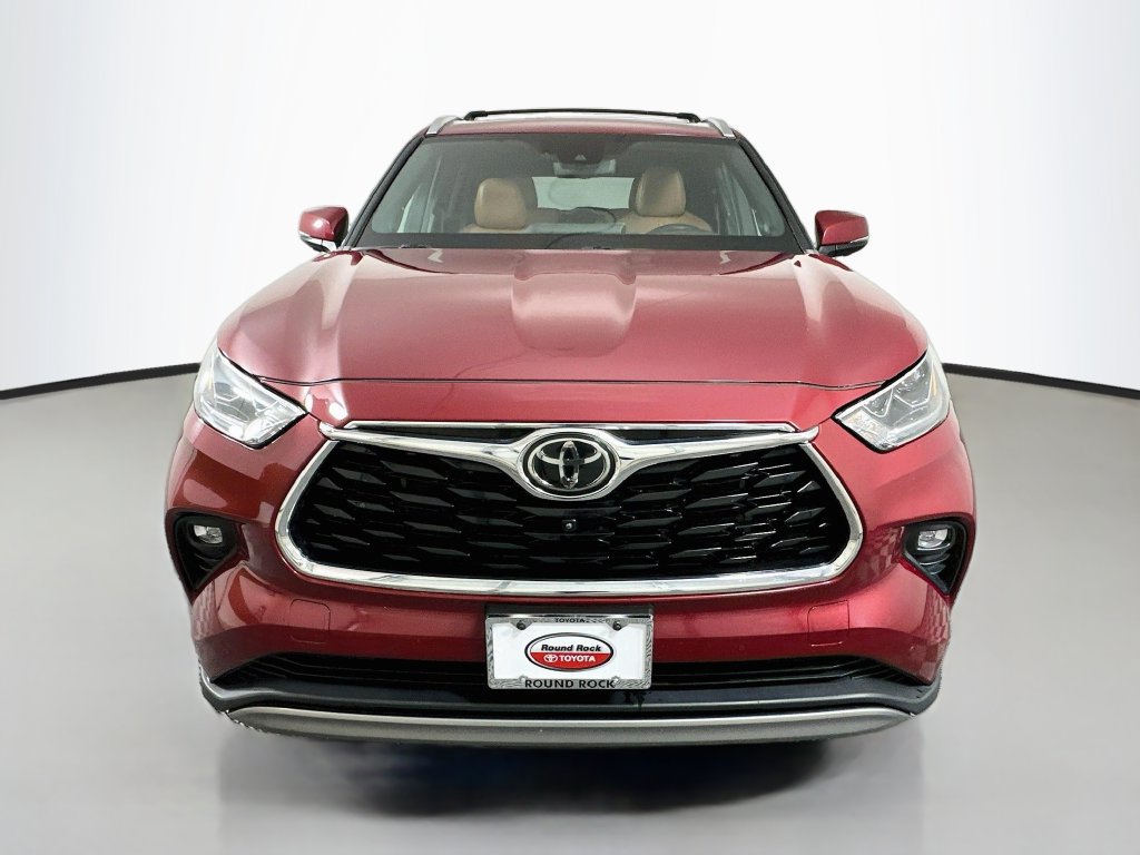 Certified 2023 Toyota Highlander Platinum FWD image 2