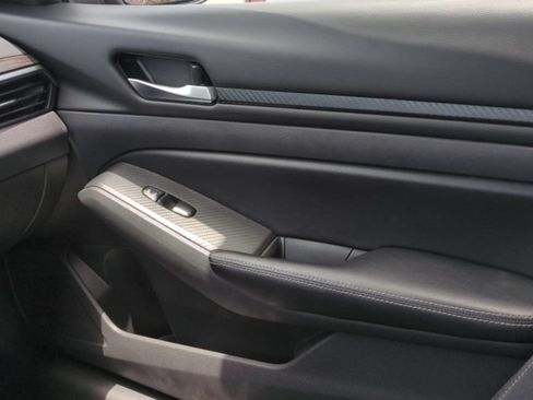 Used 2024 Nissan Altima 2.5 SV FWD image 12