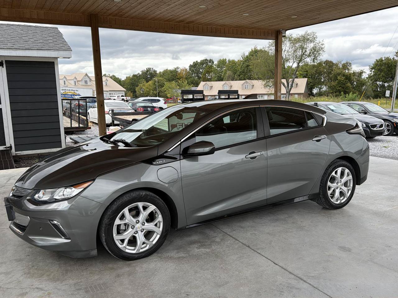Used 2017 Chevrolet Volt Premier w/ Driver Confidence II Package FWD image 2