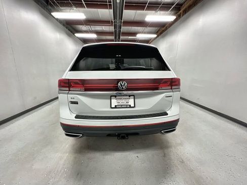 Used 2024 Volkswagen Atlas SE AWD/4WD image 7