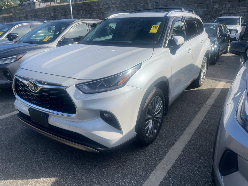 Used 2023 Toyota Highlander Platinum AWD/4WD image 3