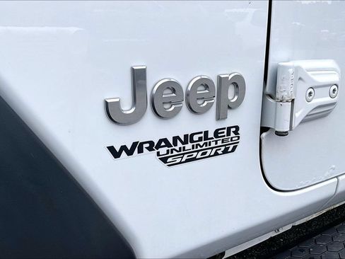 Used 2018 Jeep Wrangler Unlimited Sport S AWD/4WD image 24