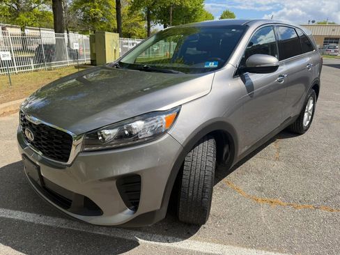 Used 2019 Kia Sorento AWD image 3