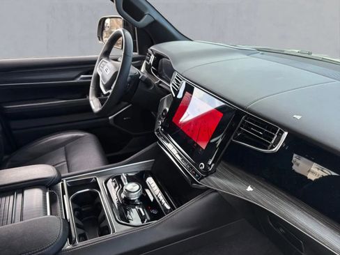 Used 2024 Jeep Wagoneer Series III w/ HD Trailer Tow Package image 22