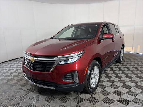 Used 2024 Chevrolet Equinox LT FWD image 2
