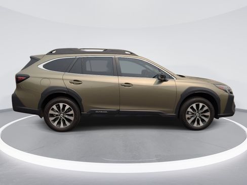Used 2025 Subaru Outback Limited AWD/4WD image 4