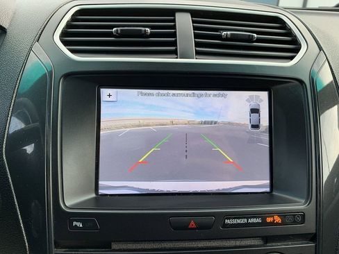 Used 2017 Ford Explorer XLT w/ Equipment Group 202A image 25