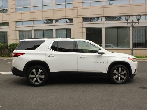 Used 2019 Chevrolet Traverse LT w/ LT Premium Package AWD/4WD image 6