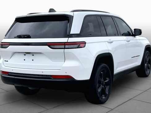 Used 2022 Jeep Grand Cherokee Altitude AWD/4WD image 21