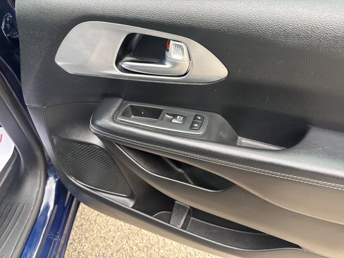 Used 2018 Chrysler Pacifica Touring-L Plus FWD image 17