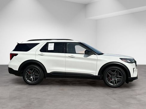 Used 2025 Ford Explorer ST AWD/4WD image 8