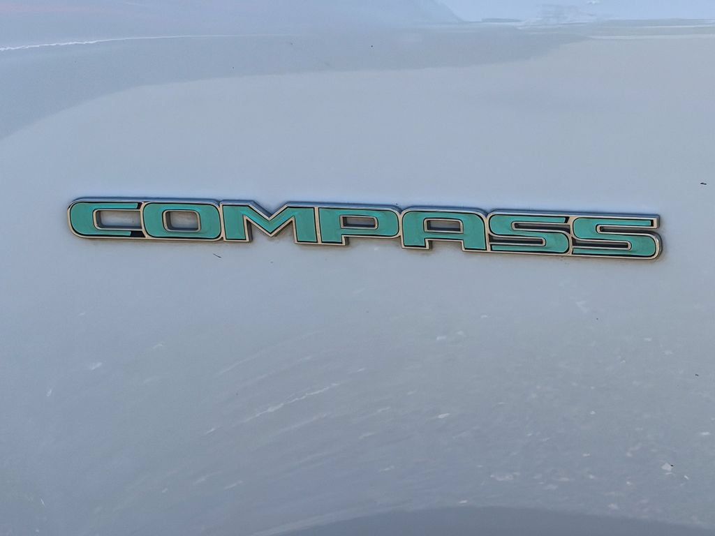 Used 2022 Jeep Compass Latitude AWD/4WD image 12