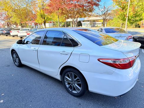 Used 2017 Toyota Camry SE image 7