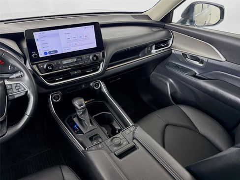 Used 2024 Toyota Grand Highlander XLE image 24