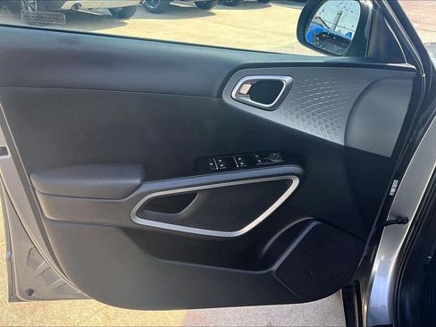 Used 2025 Kia Soul LX FWD image 20