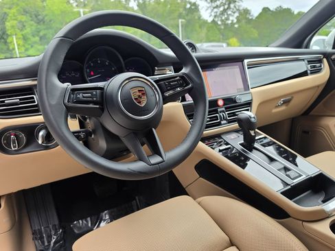 Used 2026 Porsche Macan AWD/4WD image 4