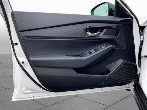 Used 2025 Honda Accord Sport image 25