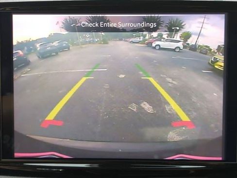 Used 2023 Chrysler Pacifica Touring-L FWD image 13