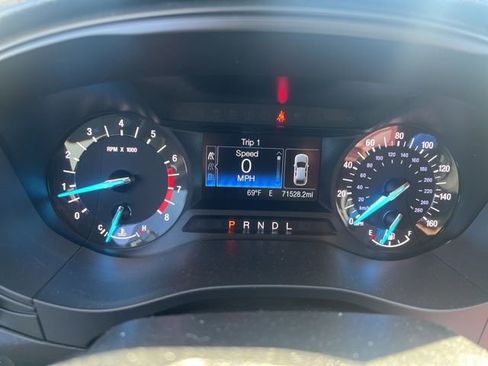 Used 2018 Ford Fusion SE image 3