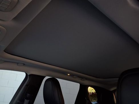 Used 2019 Jeep Cherokee Limited w/ Trailer Tow Group image 18