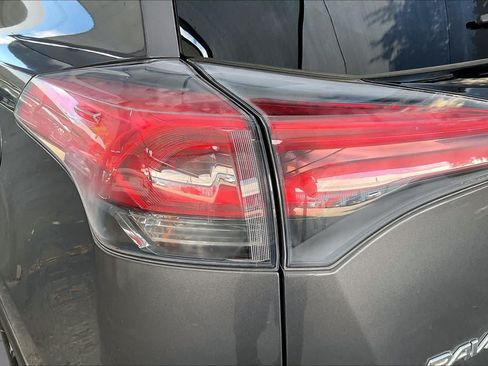Used 2016 Toyota RAV4 SE FWD image 28