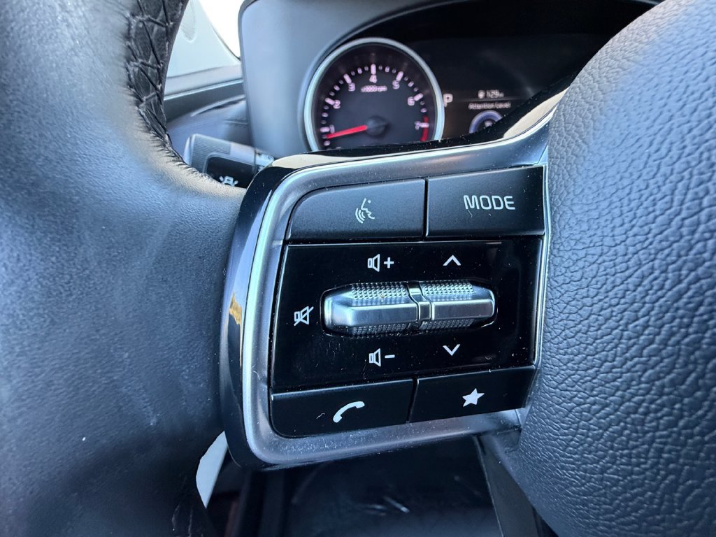Used 2022 Kia Carnival LX FWD image 24