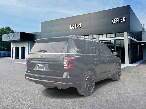 Used 2023 Ford Expedition Limited AWD/4WD image 8