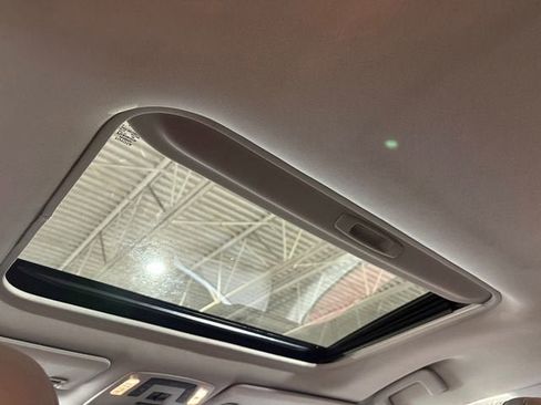 Certified 2024 Toyota Sienna XLE FWD image 8