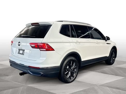 Certified 2024 Volkswagen Tiguan SE w/ Panoramic Sunroof Package FWD image 8