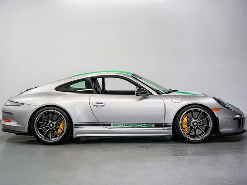 Used 2016 Porsche 911 R RWD image 2