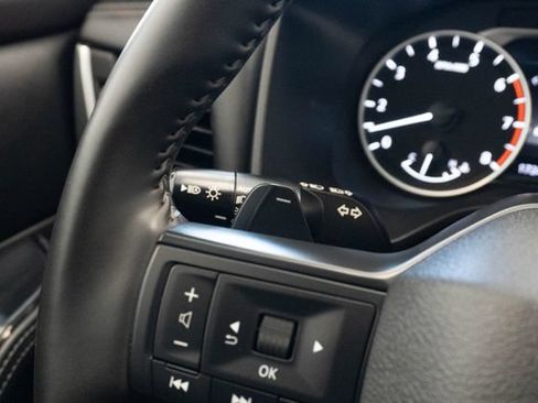 Used 2025 Nissan Rogue SV FWD image 15