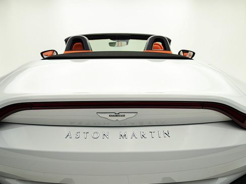 Used 2023 Aston Martin V8 Vantage Roadster RWD image 14