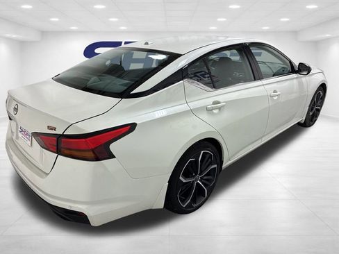 Used 2024 Nissan Altima 2.5 SR w/ SR Premium Package image 4