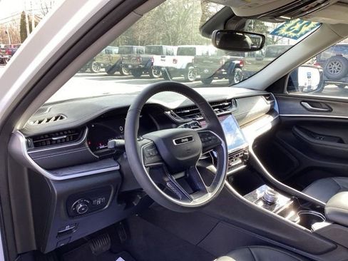 Used 2023 Jeep Grand Cherokee L Limited w/ Black Appearance Package image 29