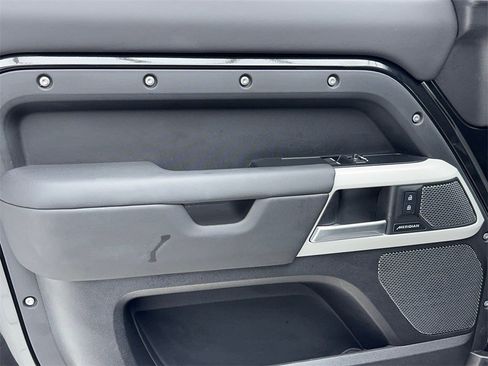 Used 2024 Land Rover Defender 90 S image 37