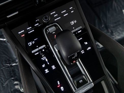 Certified 2023 Porsche Cayenne GTS AWD/4WD image 26