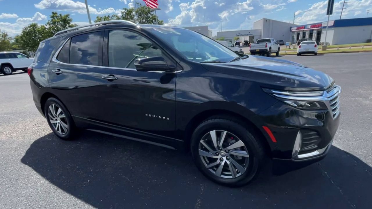 Used 2024 Chevrolet Equinox Premier FWD image 2