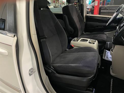 Used 2011 Chrysler Town & Country Touring FWD image 19