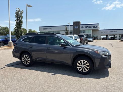 Used 2024 Subaru Outback Premium AWD/4WD image 1