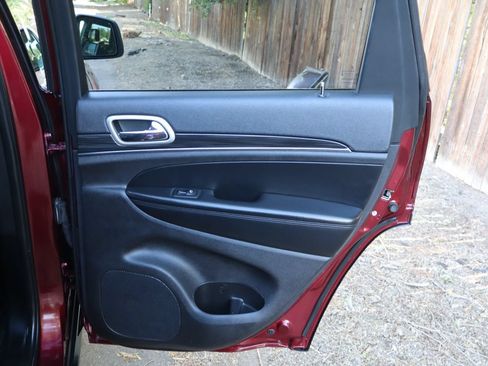 Used 2021 Jeep Grand Cherokee Limited AWD/4WD image 26
