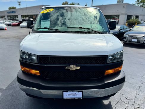 Used 2020 Chevrolet Express 3500 w/ Driver Convenience Package RWD image 8
