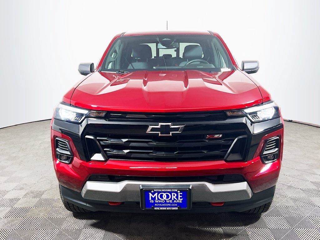Used 2025 Chevrolet Colorado Z71 AWD/4WD image 2