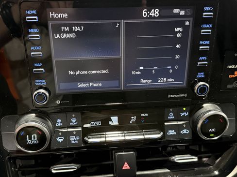 Used 2020 Toyota Highlander L AWD/4WD image 9